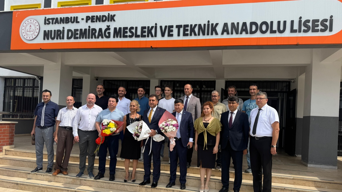 Kazakistan Eğitim Bakanı ve İl Milli Eğitim Müdürümüzün Okulumuzu Ziyareti